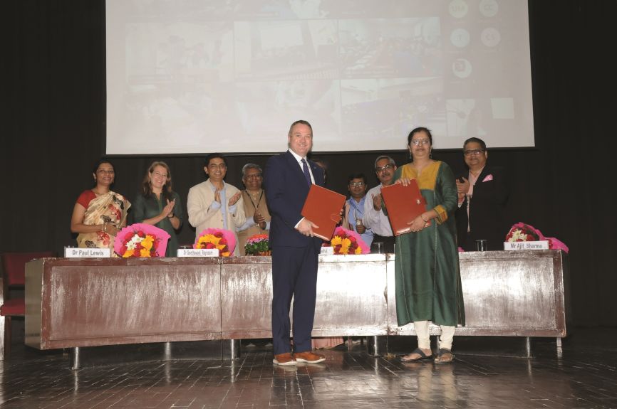Royal Society of Chemistry Chief Operating Officer Paul Lewis and CISR Director General Dr N Kalaiselvi Royal Society of Chemistry Chief Operating Officer Paul Lewis and CISR Director General Dr N Kalaiselvi