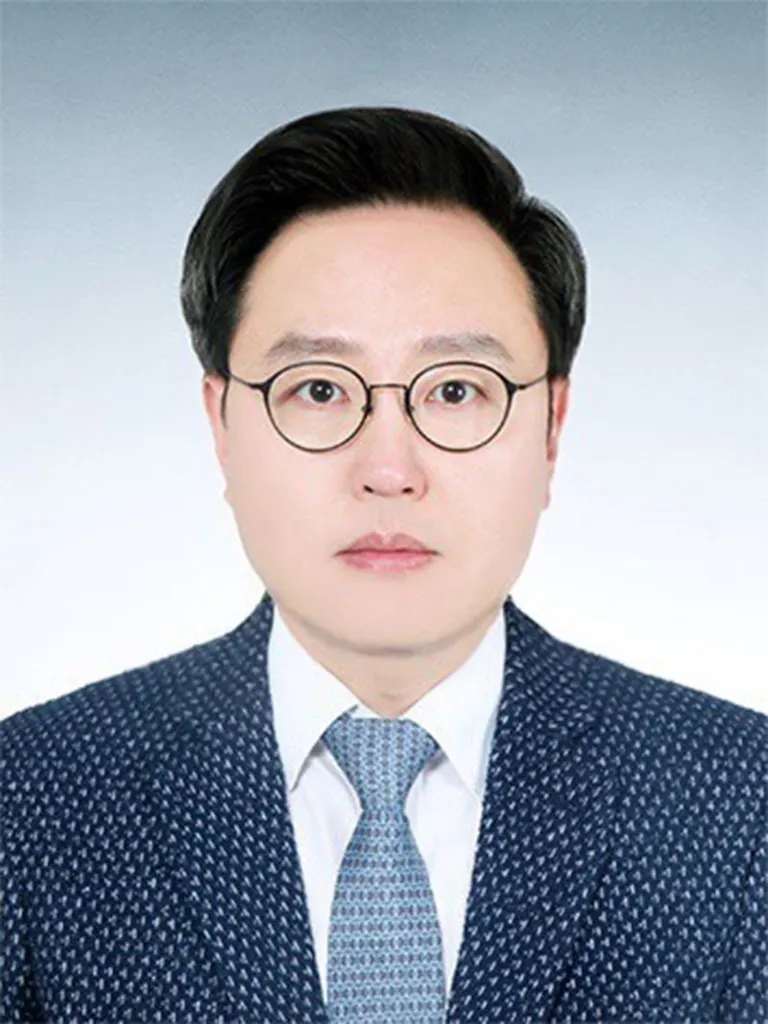 Jeonghwan Kim