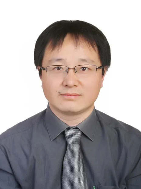 Headshot of Leyong Wang