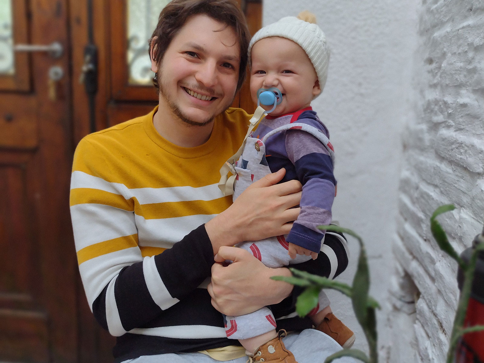 Julian Gargiulo, Assistant investigator at CIBION, Argentina applied for our Research Fund. he is pictured holding his smiling baby. Julian Gargiulo, Assistant investigator at CIBION, Argentina applied for our Research Fund. he is pictured holding his smiling baby.
