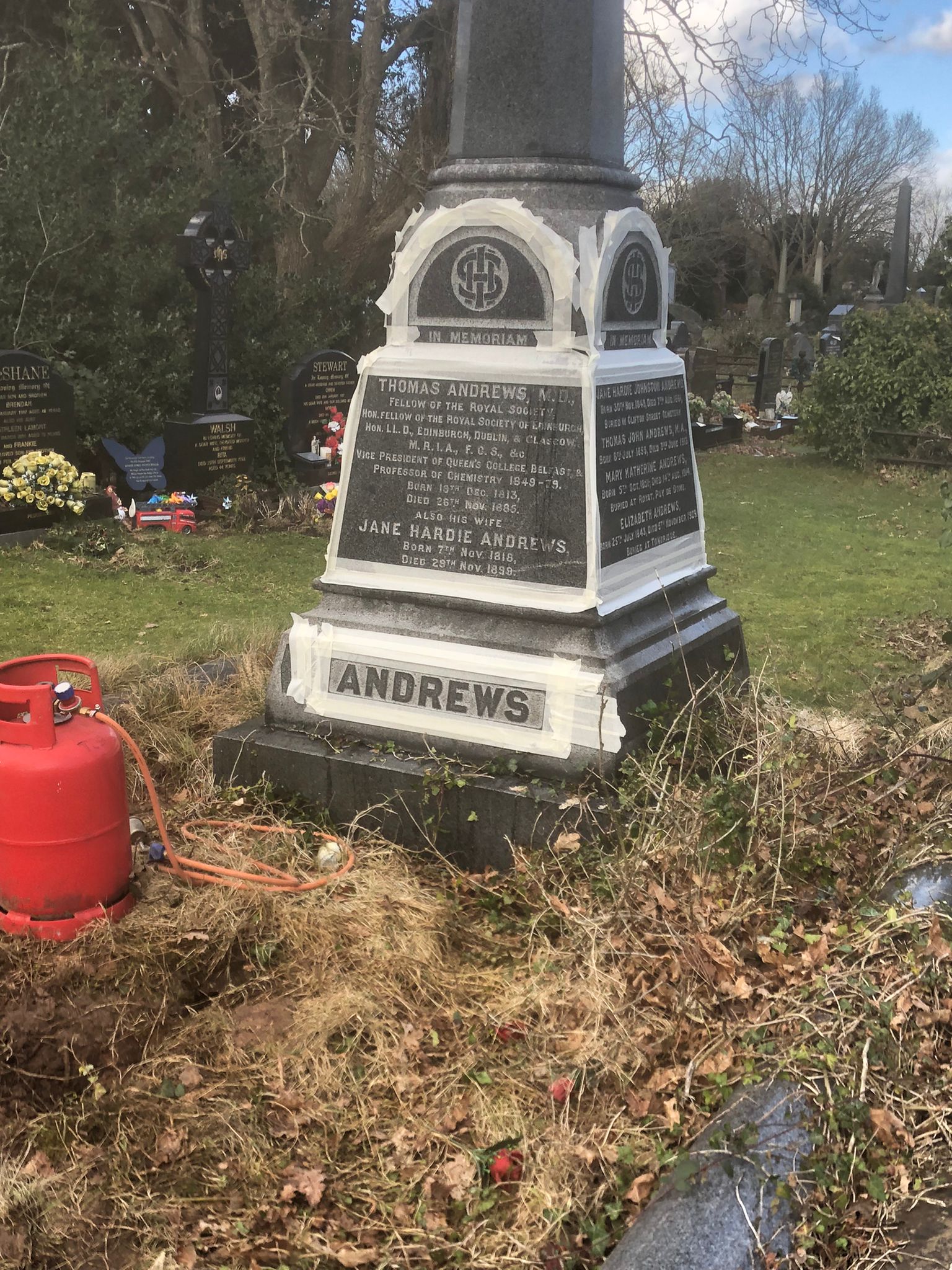 The base was restored, making the writing more visible