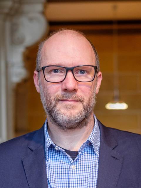 Headshot of Russell Cox