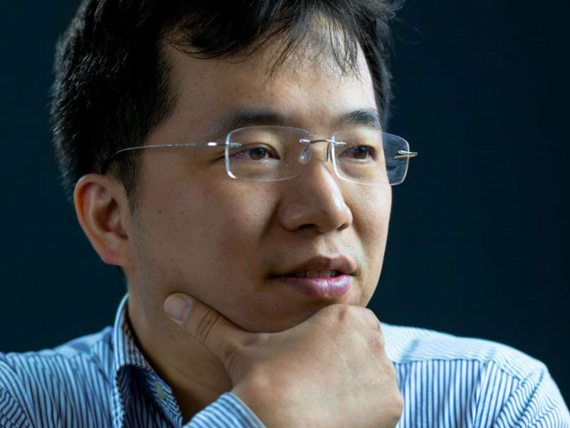 headshot of qiang zhang