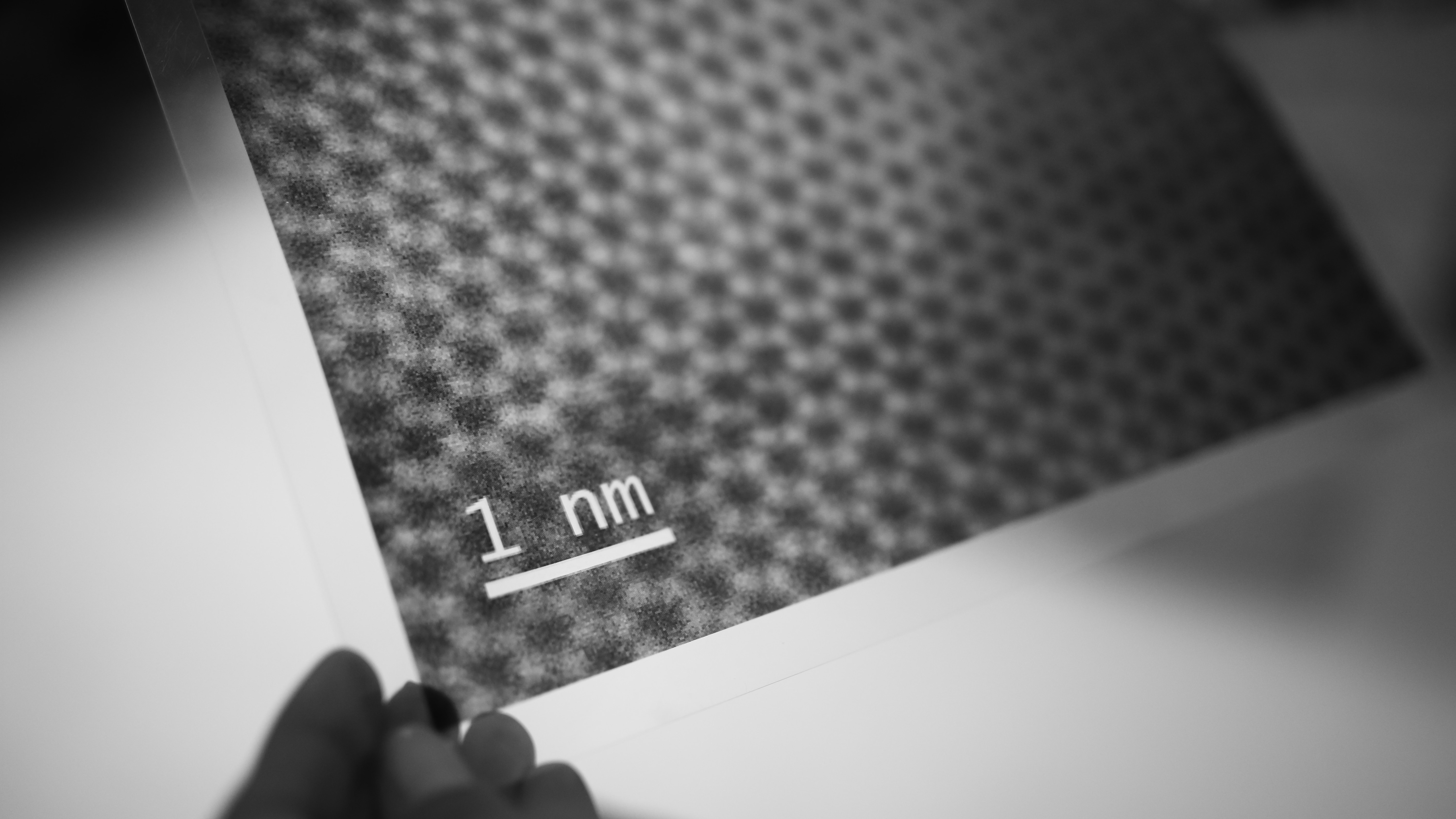 a close up of a an electron microscope image, which measures in nm