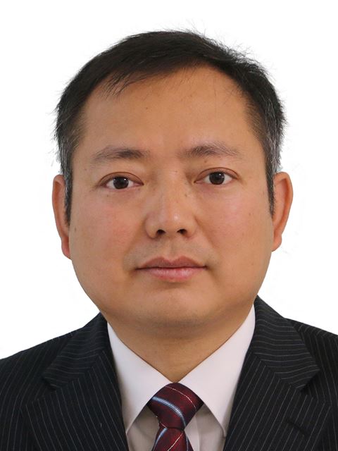 headshot of zhen liu