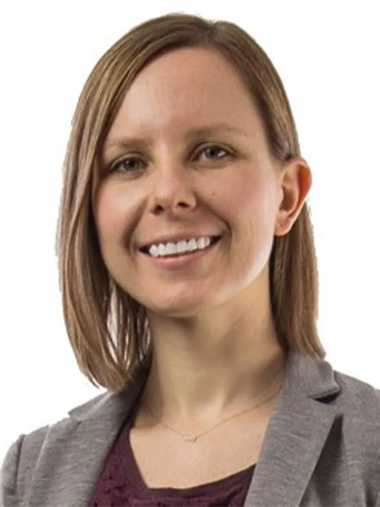 headshot of Veronica Augustyn